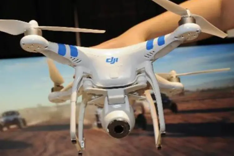 Um drone DJI Innovations DJI Phantom 2 Vision: o presidente executivo do Facebook, Mark Zuckerberg, mencionou drones como "uma das principais áreas" de estudo (AFP/Arquivos)
