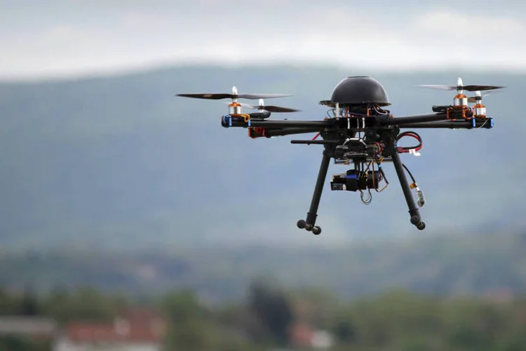 
	Drones: aparelhos s&atilde;o relativamente baratos e podem carregar explosivos, causando danos sem grandes riscos para quem ataca
 (Thinkstock)