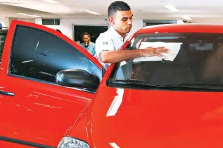 Funcionários da rede Dry Wash: bonus para os gerentes que estimulam o empregado a voltar para a escola (.)