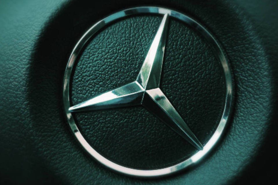 Mercedes demitirá 500 no Brasil por queda em vendas