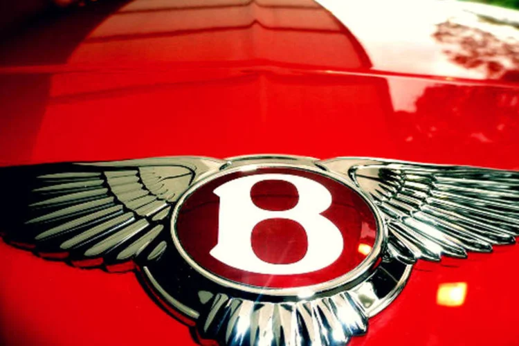 Bentley anuncia SUV elétrico para 2026 e adia eletrificação total para 2035, destacando o foco em modelos híbridos e combustão para atender à demanda atual. (Saulo Pereira Guimarães/EXAME.com)