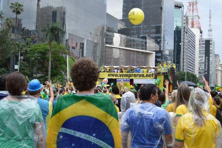 Manifestantes na Avenida Paulista, no dia 15/3/2015 (Fabio Teixeira/ Exame.com)