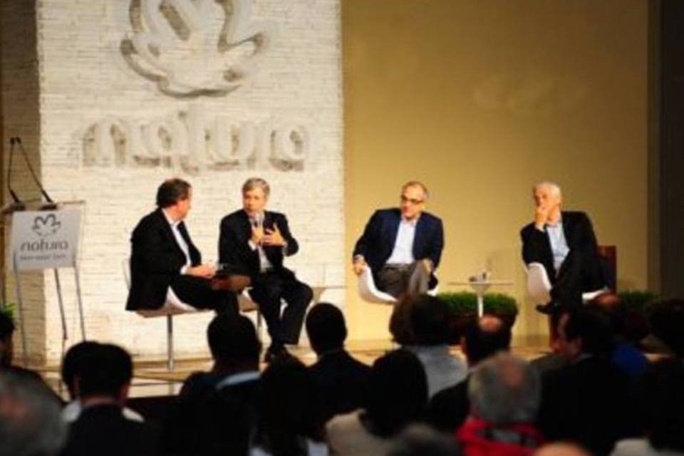 Alessandro Carlucci (dir.), diretor-presidente da Natura, e os fundadores Luiz Seabra, Guilherme Leal e Pedro Passos (.)