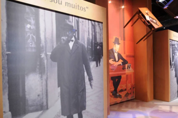 
	Exposi&ccedil;&atilde;o &quot;Ferrnando Pessoa, plural como o universo&quot;: a exist&ecirc;ncia de textos in&eacute;ditos alimenta o fasc&iacute;nio pelo autor portugu&ecirc;s
 (Divulgação/Abr)