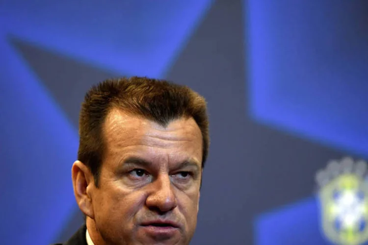 
	Dunga sendo apresentado como novo t&eacute;cnico da sele&ccedil;&atilde;o em coletiva de imprensa
 (Buda Mendes/Getty Images)