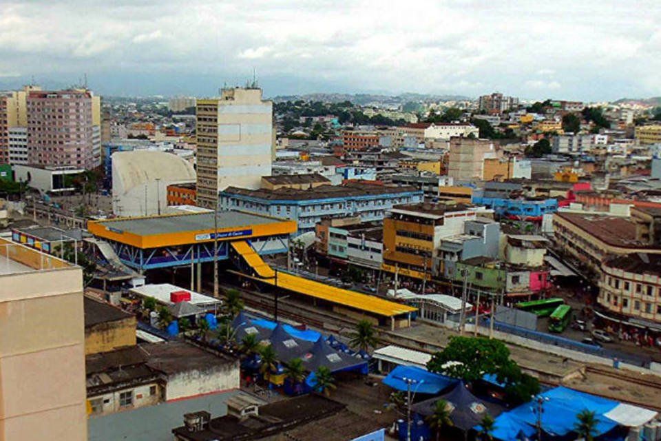 Ponte cai e deixa 23 feridos em Duque de Caxias (RJ)