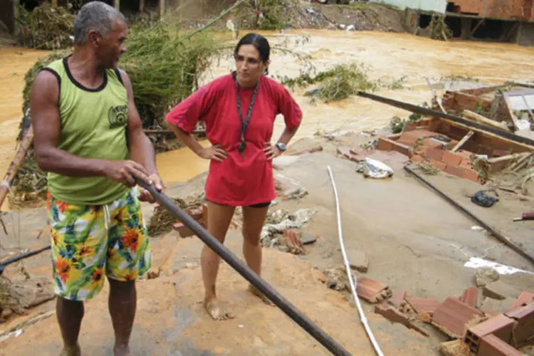 
	Moradores de Duque de Caxias, s&atilde;o afetados por enchentes provocadas pelas fortes chuvas no Rio: governo quer garantir o abastecimento de cestas para 5 mil moradores
 (Vladimir Platonov/ABr)