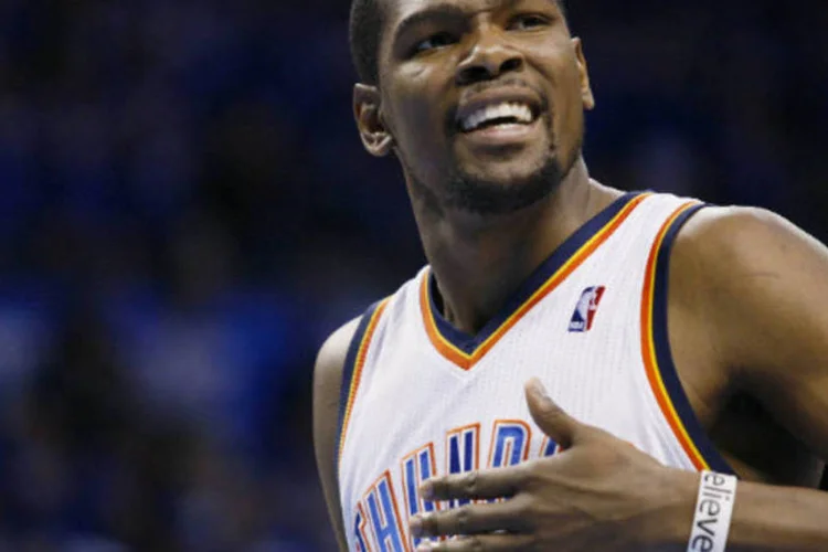 
	O jogador de basquete do Oklahoma City Thunder, Kevin Durant: a organiza&ccedil;&atilde;o da Cruz Vermelha confirmou que a doa&ccedil;&atilde;o do atleta &eacute; a mais importante recebida at&eacute; o momento
 (REUTERS/Bill Waugh)