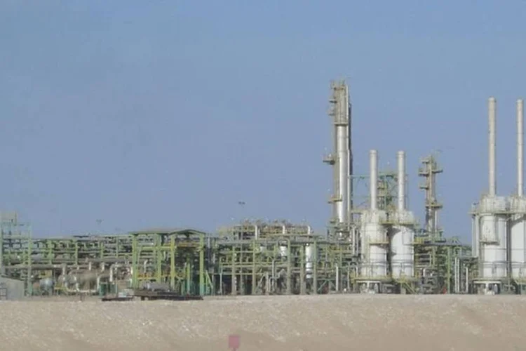 
	Ar&aacute;bia Saudita manteve sua produ&ccedil;&atilde;o de petr&oacute;leo praticamente inalterada em 9,630 milh&otilde;es de bpd, ante 9,610 milh&otilde;es de bpd em novembro
 (Wikimedia Commons)