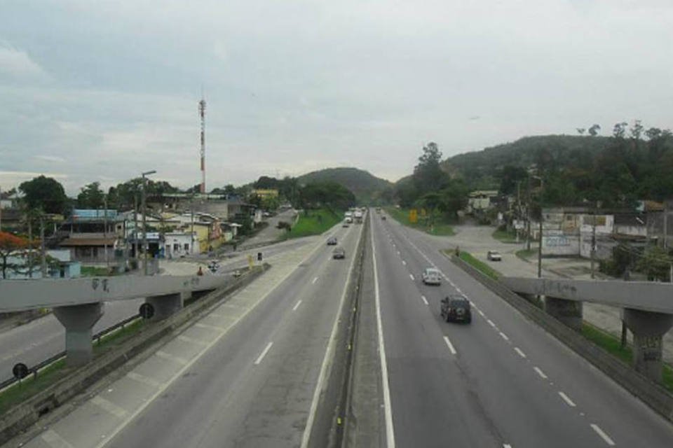 Rodovias tem movimentação de veículos no sentido Rio