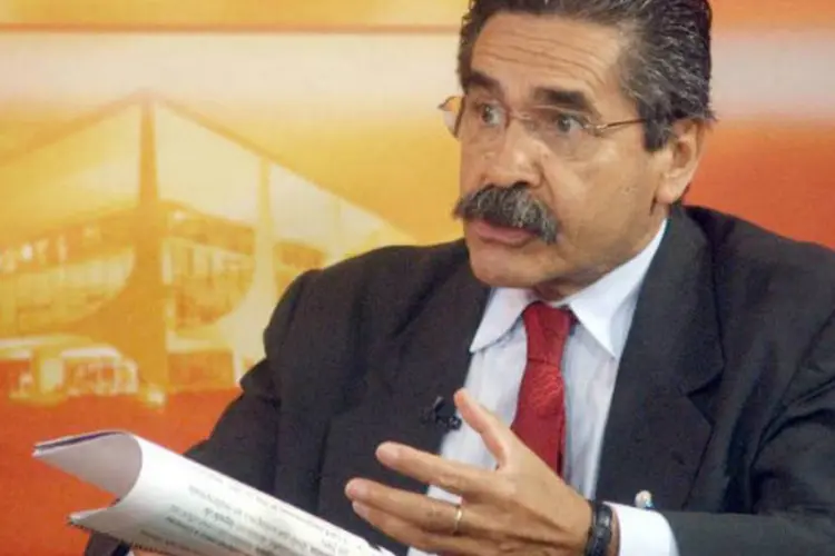 Olívio Dutra : em entrevista à Rádio Guaíba na segunda-feira (7), o ex-governador afirmou que Genoino não deveria ter assumido o cargo de deputado após sua condenação (Lindomar Cruz/ABr)