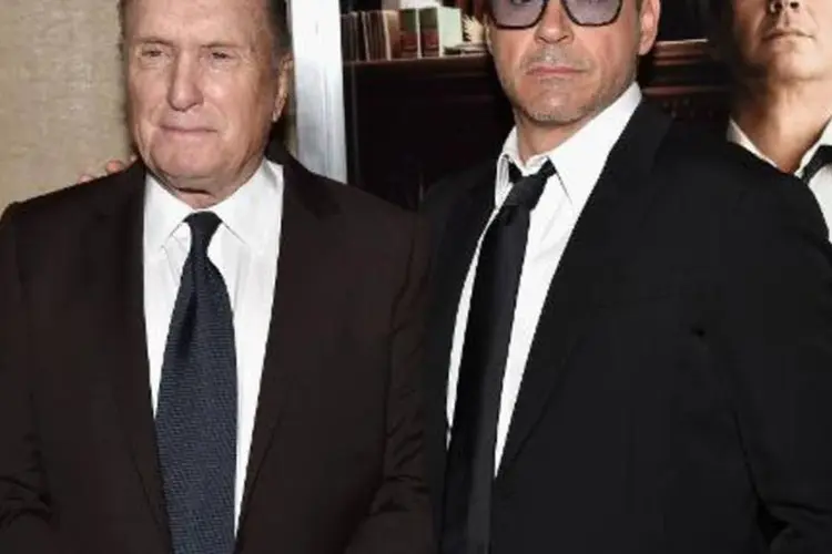 Os atores Robert Duvall (e) e Robert Downey Jr.: filme chega ao Brasil no dia 16 (Kevin Winter/AFP)
