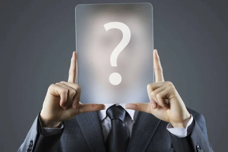 Homem em dúvida (Thinkstock)