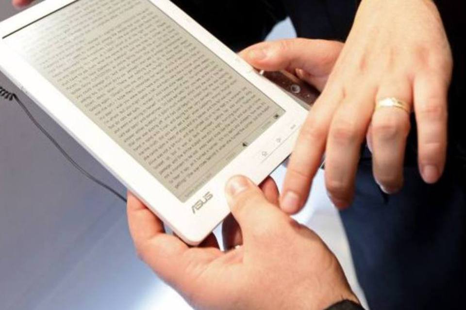 Aparelhos como o Kindle, da Amazon.com, o iPad, da Apple, e os leitores eletrônicos da Sony criaram um mercado rapidamente crescente para os livros eletrônicos (Getty Images)