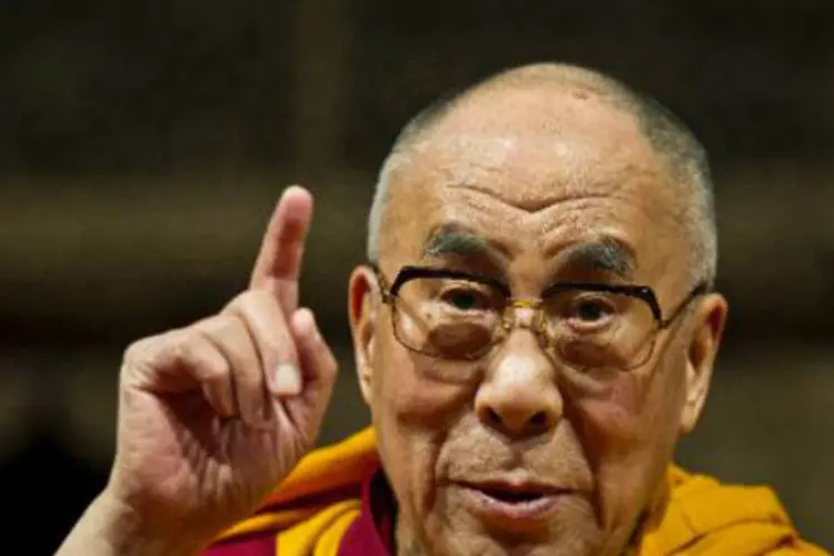 Líder espiritual dos tibetanos, Dalai Lama, discursa na Cidade do México, em 12 de outubro de 2011 (Ronaldo Schemidt/AFP)