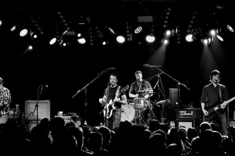 
	A banda Eagles of Death Metal voltou aos Estados Unidos no dia seguinte ao ataque
 (Kevin Winter/Getty Images)