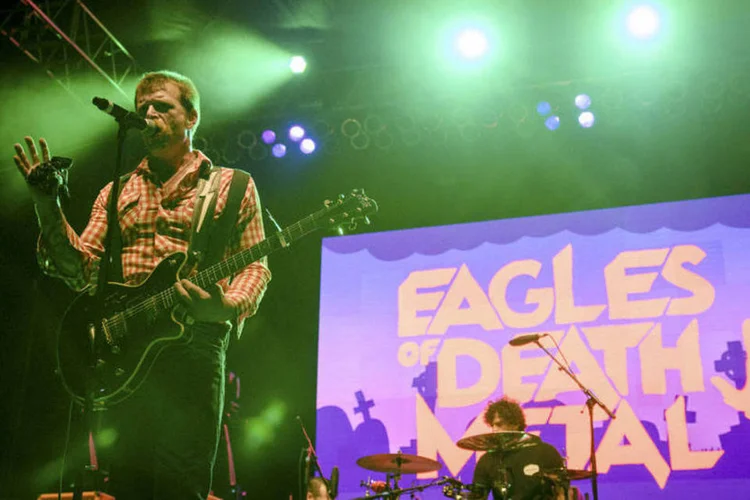 
	Banda Eagles of Death Metal, em Los Angeles: m&uacute;sicos se apresentavam em boate de Paris durante massacre do Estado Isl&acirc;mico em novembro do ano passado
 (Alex Matthews/REUTERS)