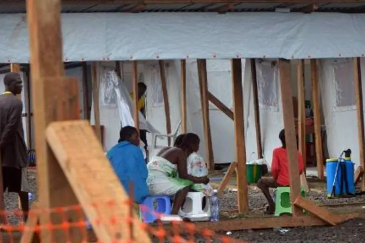 
	Pacientes com Ebola em centro de tratamento na Lib&eacute;ria
 (Zoom Dosso/AFP)