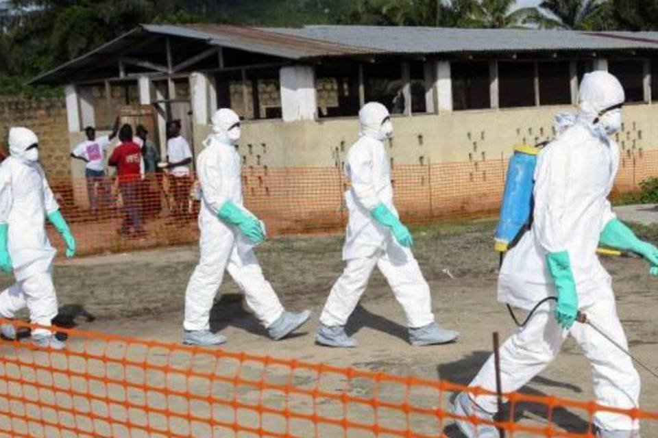 Ebola africano levará 6 meses para ser controlado, diz ONG