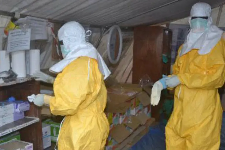 
	Centro de tratamento de Ebola: h&aacute; uma possibilidade te&oacute;rica, ainda que remota, de um paciente ser infectado simultaneamente por Ebola e mal&aacute;ria
 (AFP/ Cellou Binani)
