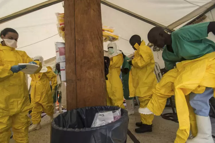 
	Ebola: das mortes recentemente notificadas, 27 foram na Lib&eacute;ria
 (Tommy Trenchard/Reuters)