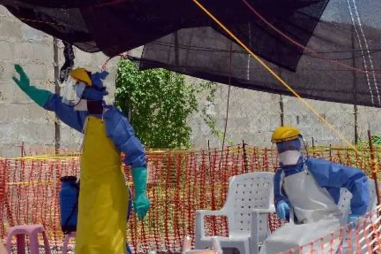
	Ebola: profissionais de sa&uacute;de reclamam de medidas de seguran&ccedil;a impostas por estados americanos
 (Zoom Dosso/AFP)