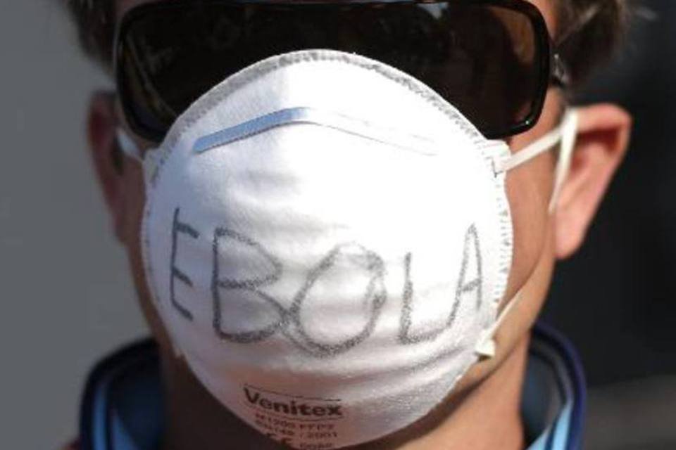 Passageiro que brincou sobre ebola em voo é multado