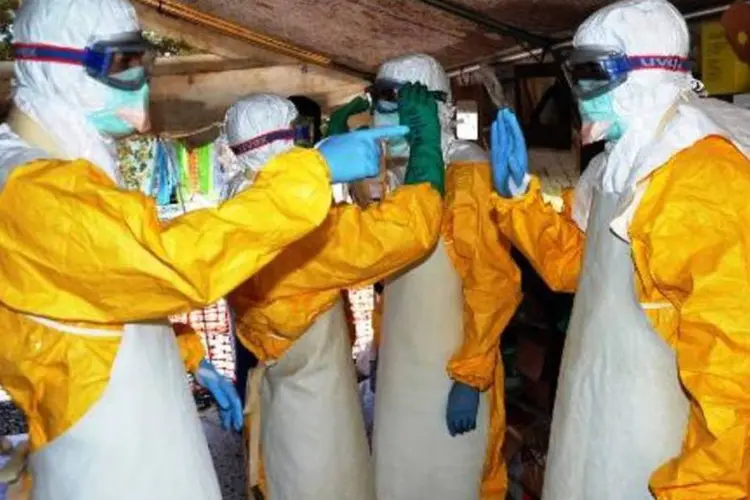 
	Centro de tratamento do ebola na Guin&eacute;: a maioria dos casos registrados est&aacute; na Guin&eacute;, Lib&eacute;ria e Serra Leoa
 (Cellou Binani/AFP)