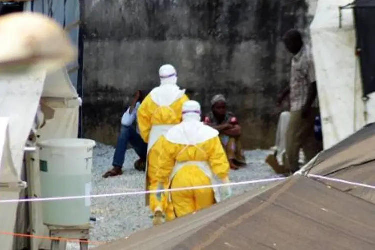 
	Centro de quarentena na Guin&eacute;: pa&iacute;s &eacute; um dos mais afetado do Oeste da &Aacute;frica pelo ebola
 (Cellou Binani/AFP)