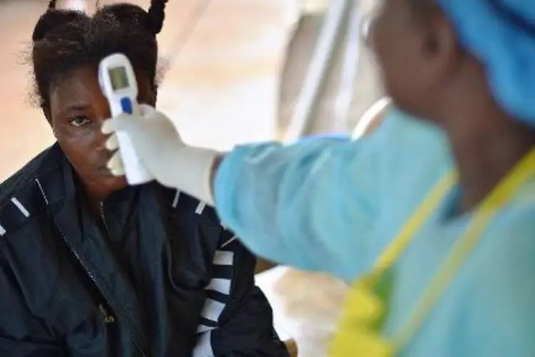 
	Jovem com suspeita de ebola: Epidemia de Ebola &eacute; a maior registrada na hist&oacute;ria
 (Carl de Souza/AFP)