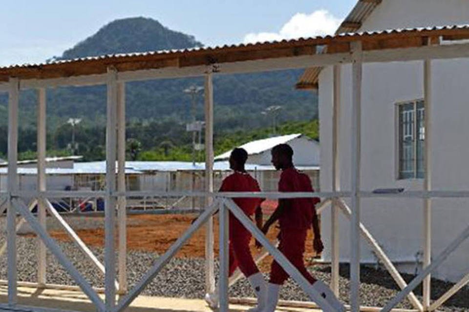 Epidemia de ebola pode continuar até final do ano, diz OMS