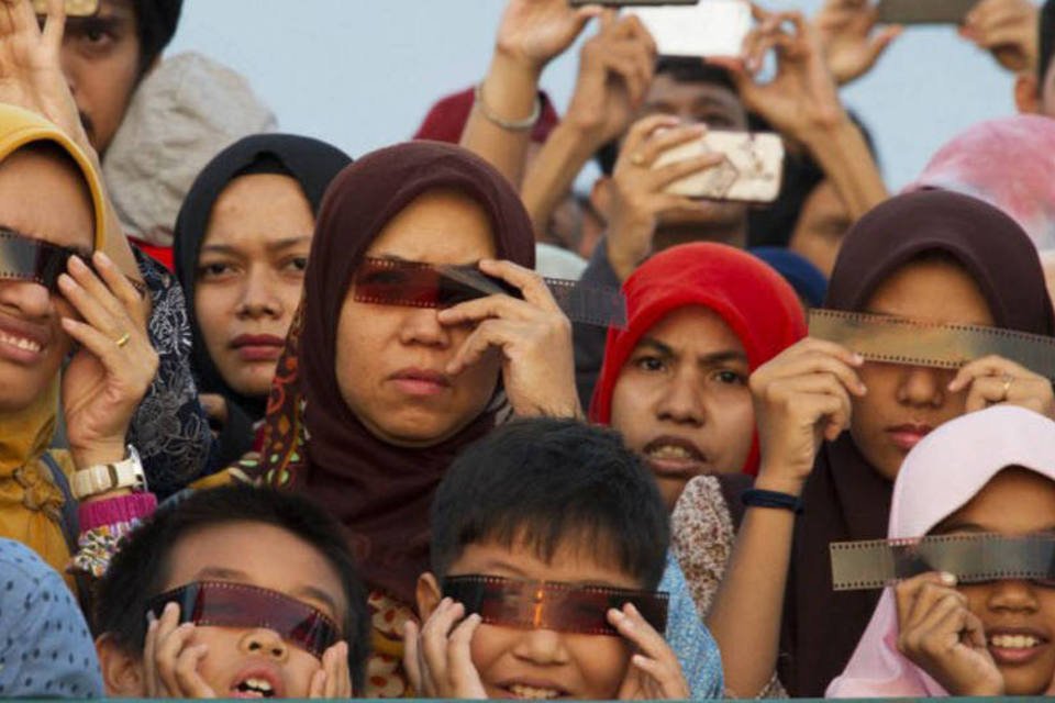 Milhares assistiram ao eclipse total do sol na Indonésia