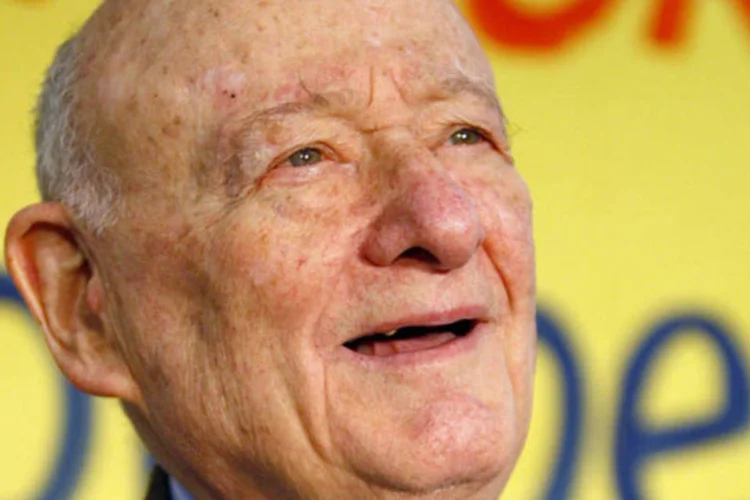 Ed Koch: o ex-prefeito também foi o responsável pelo programa de construção e reabilitação de 200 mil casas. (REUTERS/Chip East/Files)