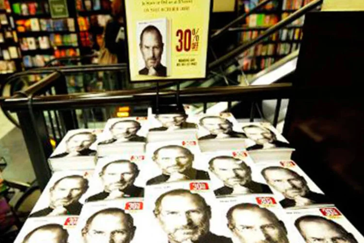 
	Biografia de Steve Jobs em livraria de Nova York: a casa, constru&iacute;da em 1951, pertencia aos pais adotivos de Jobs
 (Emmanuel Dunand/AFP)