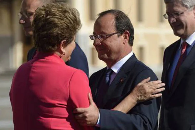 A presidente Dilma cumprimenta o colega francês na reunião de cúpula do G20, em São Petersburgo (Eric Feferberg/AFP)