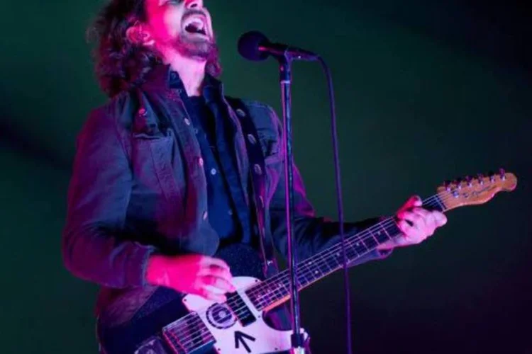 
	Vedder: &quot;Eu sou um exemplo de algu&eacute;m que nunca conseguiu ir para a universidade. Tinha o sonho de ser m&uacute;sico, mas tinha a impress&atilde;o de que esse sonho tinha data de validade&quot;
 (Samir Hussein/Getty Images)