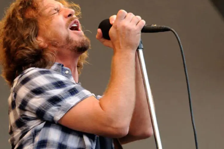 
	Eddie Vedder, vocalista do Pearl Jam: Banda american ser&aacute; a grande atra&ccedil;&atilde;o do domingo, &uacute;ltimo dia do festival, que tamb&eacute;m ter&aacute; Planet Hemp e Hot Chip
 (Getty Images/Getty Images)
