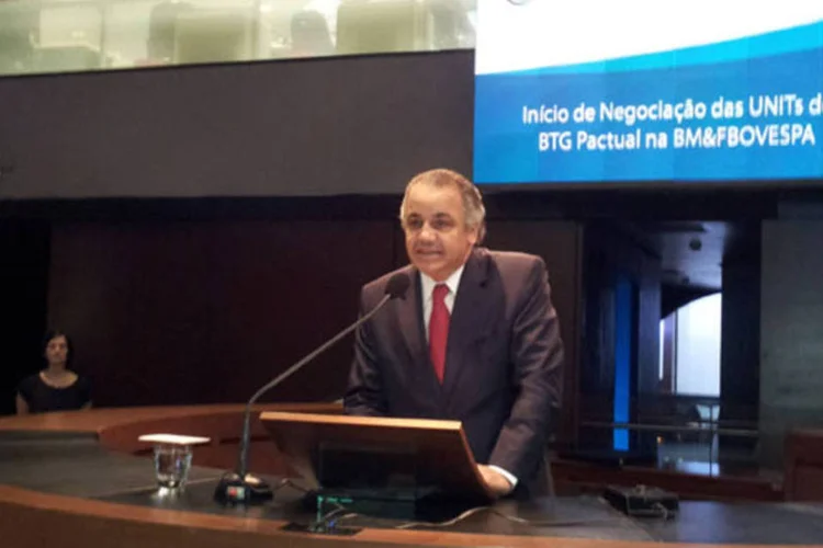 
	Edemir Pinto, presidente da BM&amp;FBovespa: o executivo afirmou ainda que retirada da a&ccedil;&atilde;o da petrol&iacute;fera OGX do Ibovespa foi bem sucedida
 (Gustavo Kahil / Exame.com)