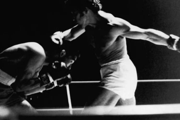 “Frazier perdeu três das 36 lutas que fez, por isso eu estou na vantagem. Perdi apenas dois de 72 combates”,  brinca Jofre
 (Lemyr Martins/Placar)