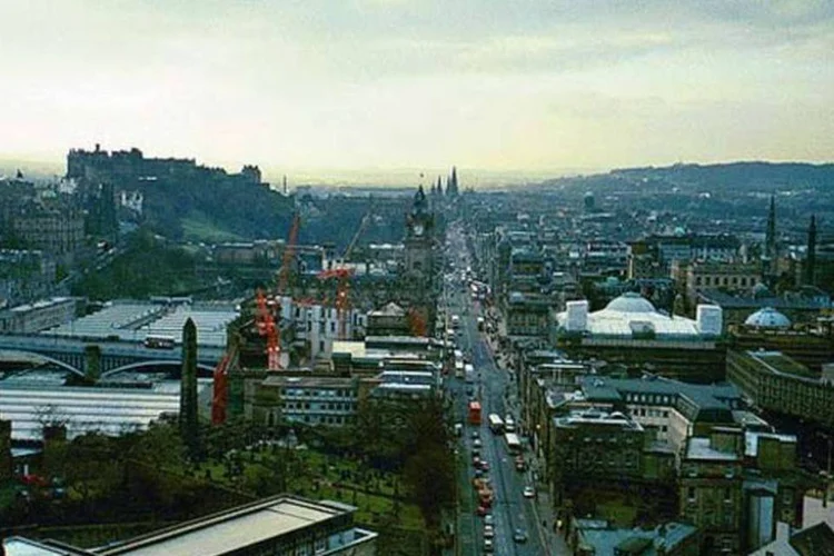 
	Edimburgo: uma pessoa atingida por um carro a 30km/h tem 95% de chance de sobreviver
 (Creative Commons/flickr/ChrisYunker)