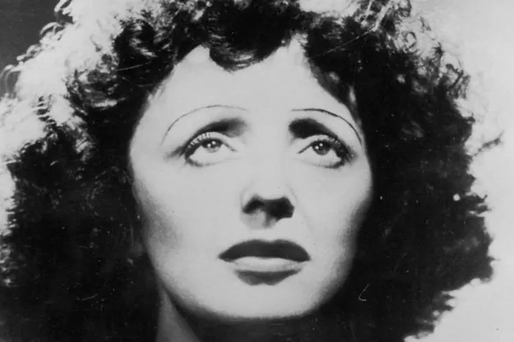 
	Edith Piaf: &quot;gra&ccedil;as a sua voz quase sobrenatural esta menina de Paris, esta flor do asfalto, conquistou o planeta e ainda vibra em nossas mem&oacute;rias&quot;
 (Keystone / Getty Images)