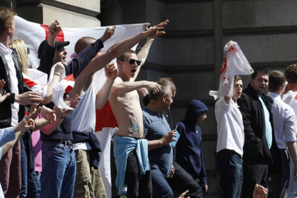 Extrema-direita se manifesta em Londres contra muçulmanos