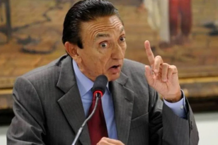 Edison Lobão: ministro de Minas e Energia no governo de Dilma Rousseff (.)
