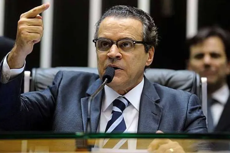 Presidente Henrique Eduardo Alves discursa em defesa da imagem da Câmara e do Congresso (Gustavo Lima/Câmara dos Deputados)
