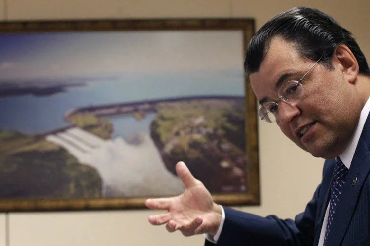 
	Eduardo Braga, ministro de Minas e Energia: em nota &agrave; imprensa, a pasta estimou que &quot;o programa pode movimentar pouco mais de 100 bilh&otilde;es de reais em investimentos at&eacute; 2030&quot;
 (Ueslei Marcelino/Reuters)