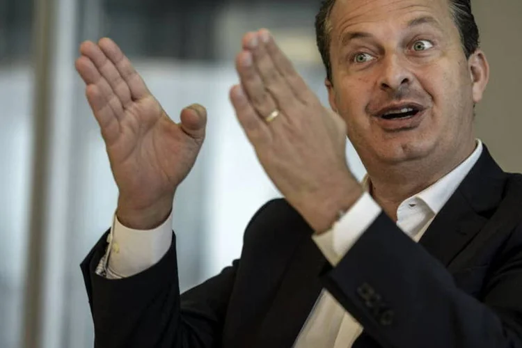 
	Eduardo Campos, pr&eacute;-candidato na elei&ccedil;&atilde;o presidencial, fala durante entrevista em S&atilde;o Paulo
 (Paulo Fridman/Bloomberg)