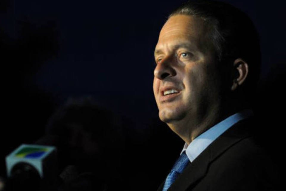 Avião que leva corpo de Eduardo Campos segue para o Recife