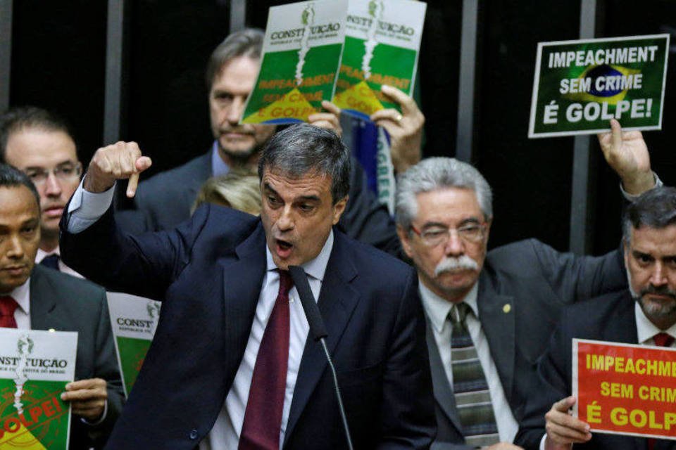 Governistas pedem que Cardozo faça nova defesa de Dilma