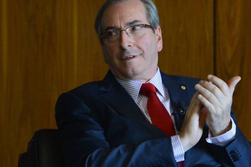 Cunha diz que "democracia sem povo é como jardim sem flor"