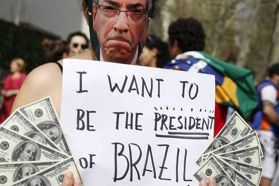 O que o mundo está falando sobre a queda de Cunha